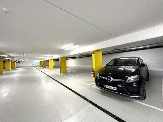 Dachgeschoss-Terrasse mit Blick übers Wasser u.UNO