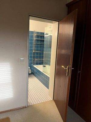 Badezimmerblick vom Schlafzimmer