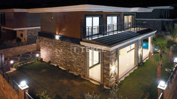 Brand-New Villas with Pool Surrounded by Nature in Kuşadası