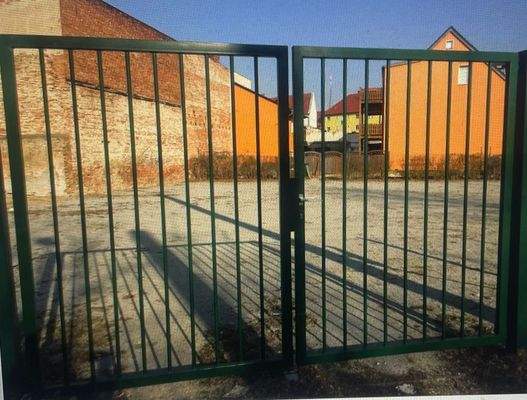 Einfahrt zum Grundstück