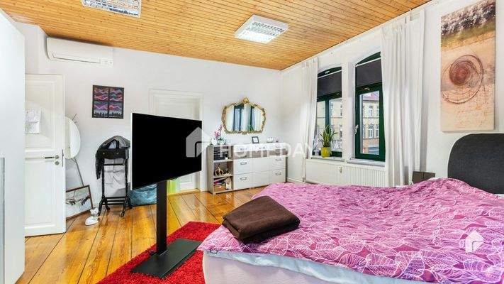 1. OG Schlafzimmer 1