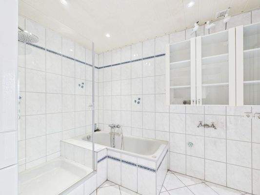 CAM01708G0-PR0085-STILL012