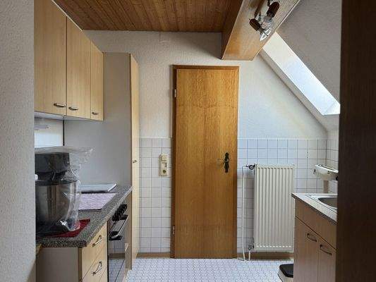 2. OG Küche mit dahinterliegenden Duschbad