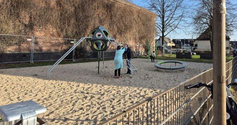 Lage: Spielplatz für kleine Kinder.