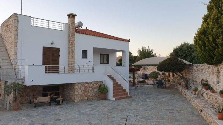 MIT VIDEO! Kreta, Plaka: Villa mit traditionellen Elementen und Meerblick zu verkaufen