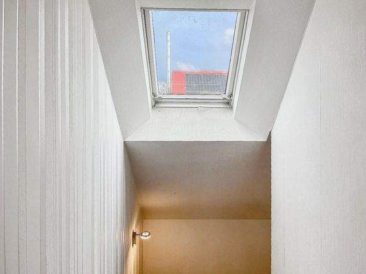 Dachflächenfenster über Treppe