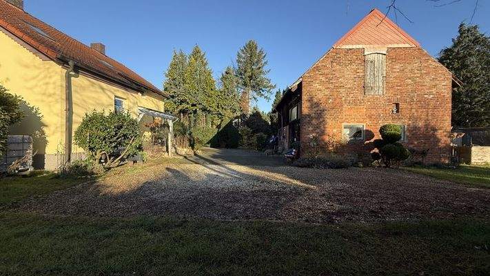 Rückseit/Nebengebäude