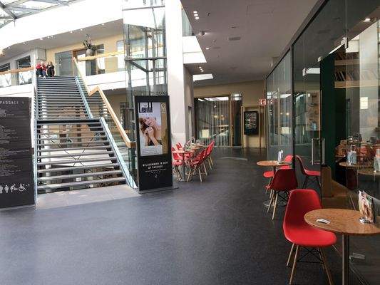 Untergeschoss mit Dresdner Touristeninformation.jp