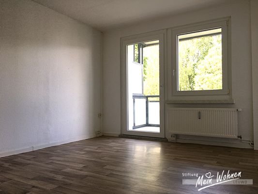 Wohnzimmer mit Balkon