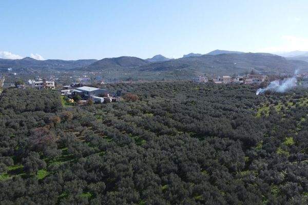 Kreta - Kaloudiana: Schönes Grundstück mit Berg- und Meerblick