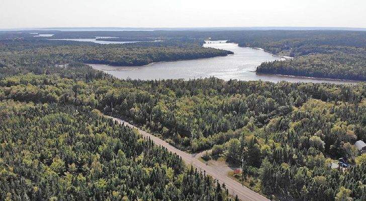 Cape Breton - Cleveland - Wunderschönes See-Ufer-G