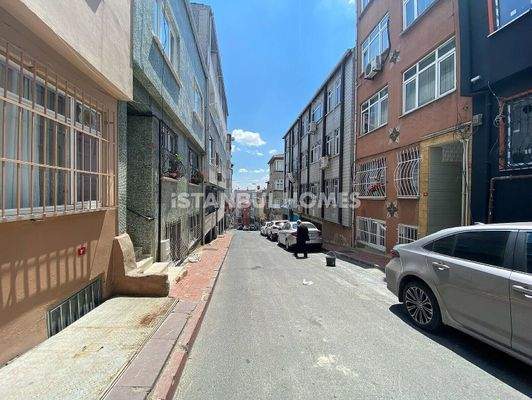 Key-Ready Whole Building in Fatih 100 m from Arterial Road