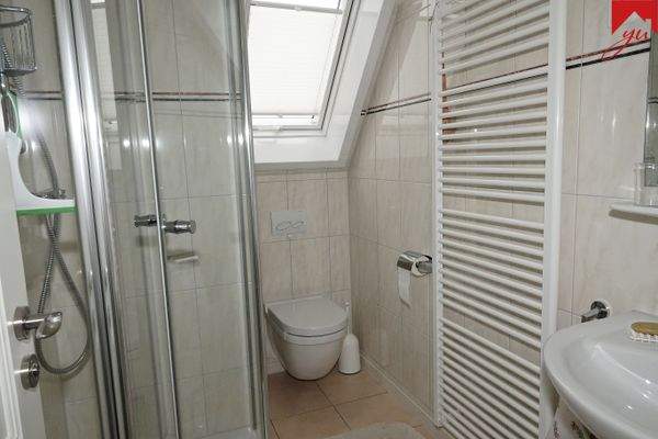 Badezimmer mit Dusche