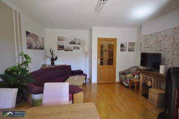 WÖRGL - Anlage-Objekt - Blick in den Wohnzimmerbereich mit Zugang zum Flur