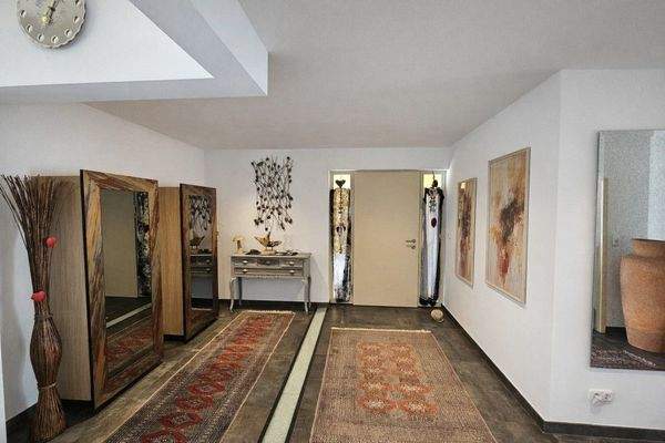 Das Foyer  mit Garderobe 