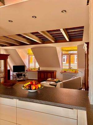 großzügiges Wohnzimmer