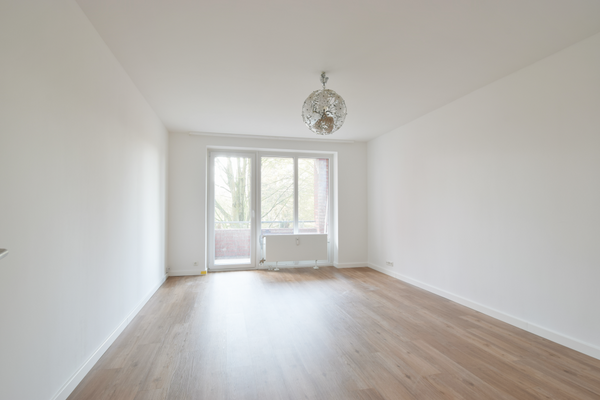 Wohnzimmer mit Balkon