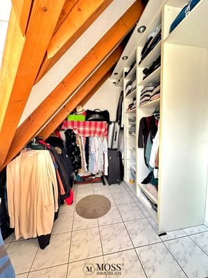 Kleiderschrank DG 