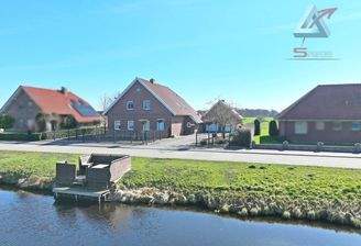 tolles Zweifamilienhaus am Kanal