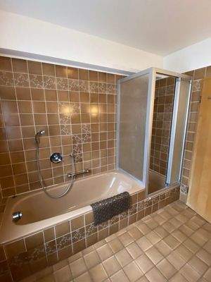 Wanne und Dusche OG