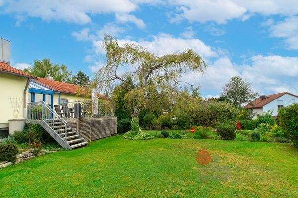 Gartenansicht mit Terrasse