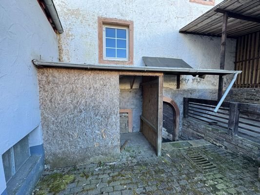 Holzunterstand