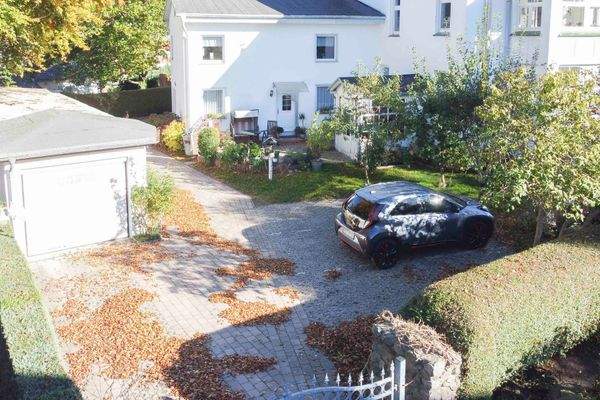 Innenhof mit Stellplätzen