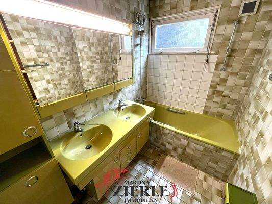 016 Badezimmer mit Tageslicht