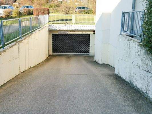 Tiefgarageneinfahrt