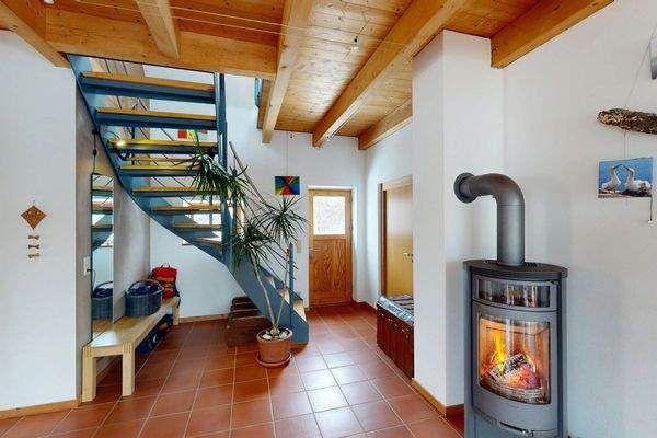 Treppe ins OG mit Nebeneingang