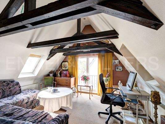 Dachstudio mit eigenem Badezimmer und Küche