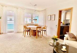 Einladender Wohn- und Essbereich