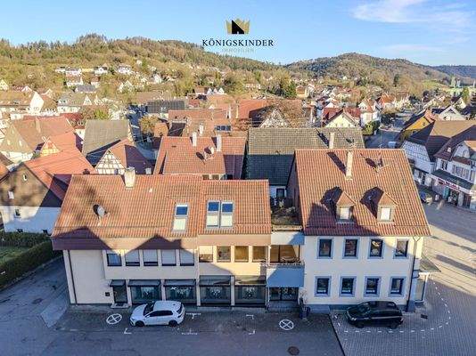 Der Anbau aus 1980 erweitert das historische Vorderhaus stimmig. 