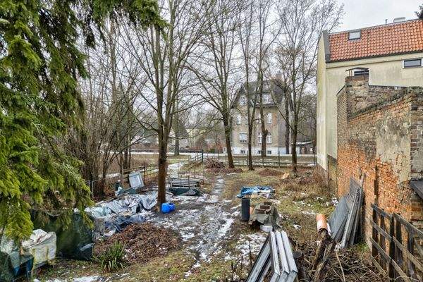 Rückansicht des Baufensters des Mehrfamilienhauses