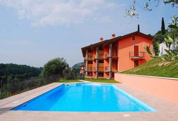 Pool mit Ansicht.JPG