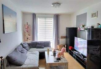 Wohnzimmer mit Balkon