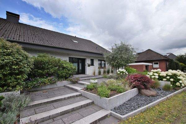 Straßenansicht / Eingangsbereich