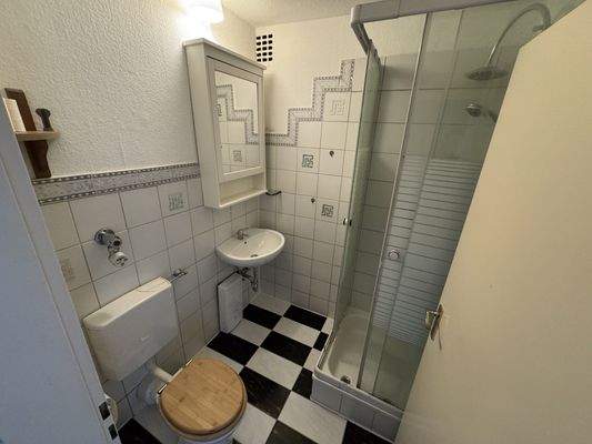 Badezimmer mit Dusche