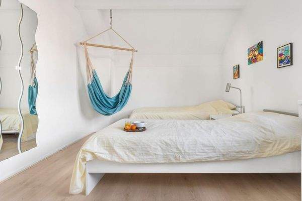 Schlafzimmer + Hängesessel