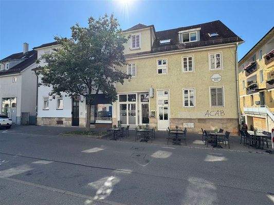 Das Haus Nr. 13 (re.) ist Teil eines Doppelhauses