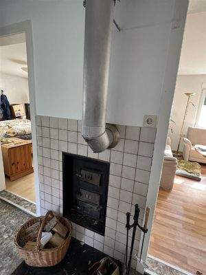 Befeuerung des Kachelofens vom Flurbereich aus
