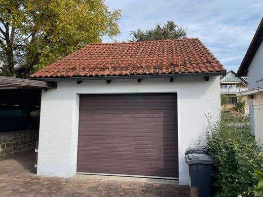 Garage mit Carport