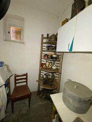 38 Speise- und Abstellkammer neben der Küche.jpg