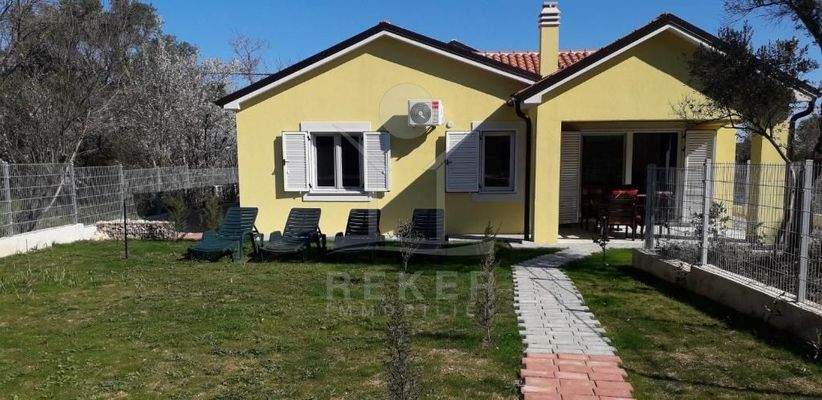 Natürlicher Rückzugsort in Nerezine mit beeindruckendem Bergblick