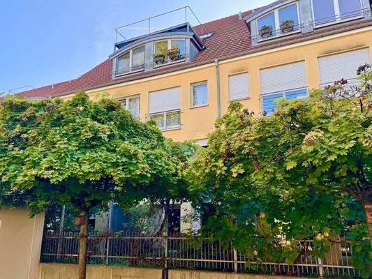 Hausansicht mit Begrünung