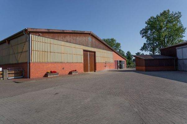 Reithalle und Stall