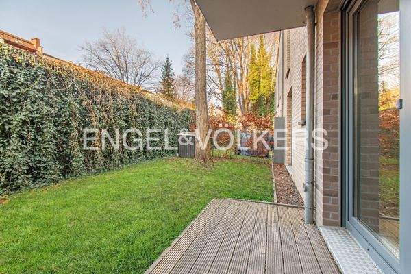 Idyllischer Westgarten