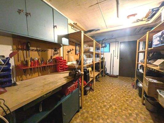 Werkstatt mit Gartenzugang