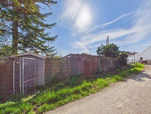 Eingang mit Parkmöglichkeit