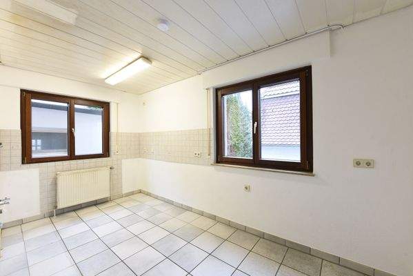 EG, Küche mit Fliesenboden